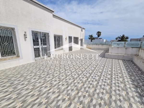 Floor of furnished villa S3 with terrace in La Soukra