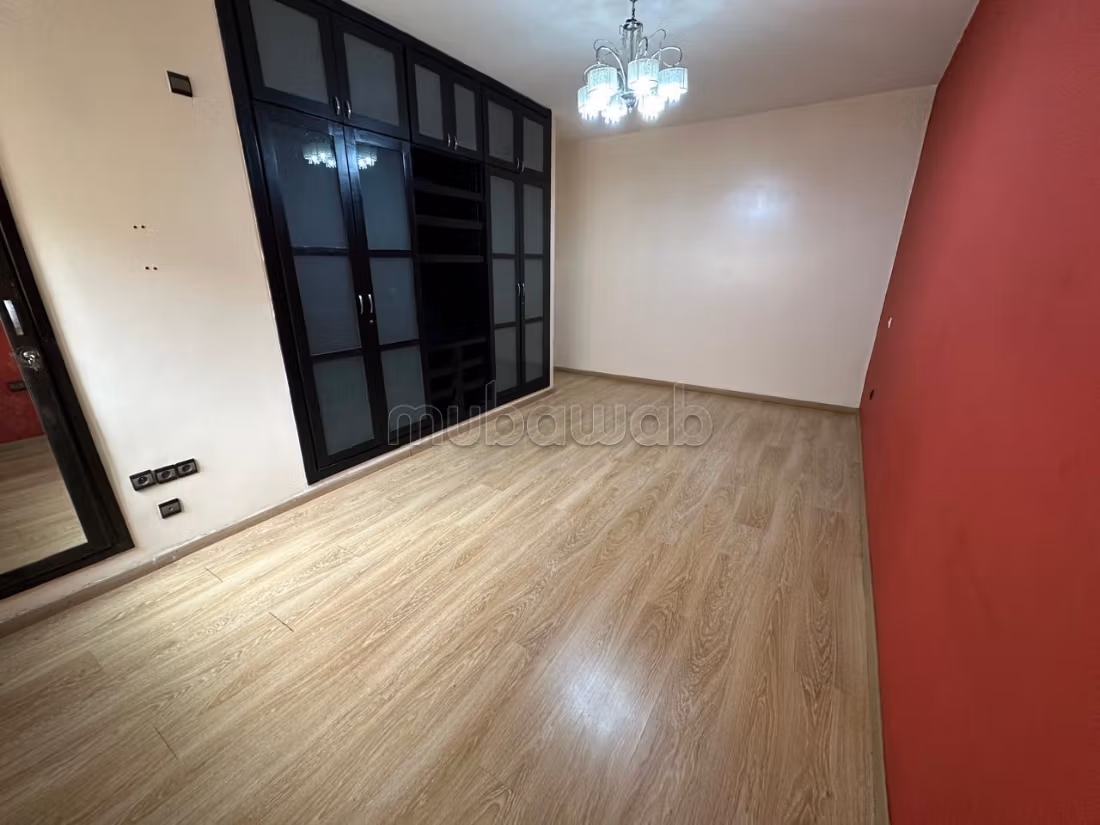 Grand appartement bien situé à louer - Bilde 3