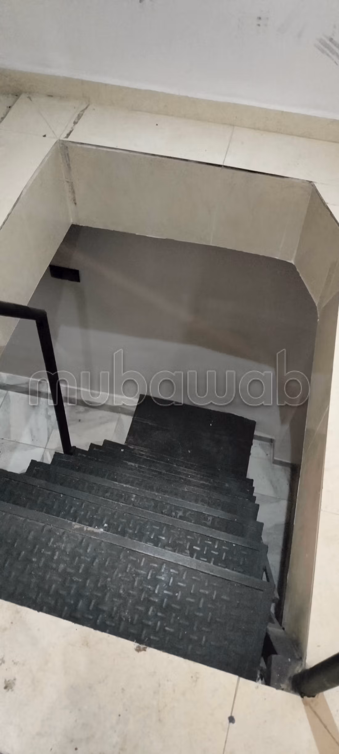 Vend local commercial à Guéliz. Surface totale 80 m². Air conditionné