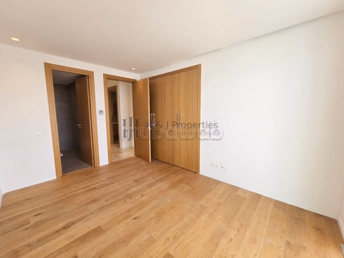 T4 vide de 271m² – 3 ch. Ch. Perso terrasse — 4