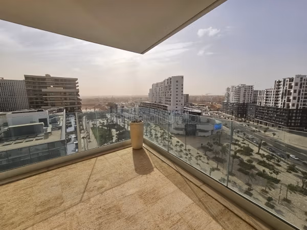 T4 vide de 271m² – 3 ch. Ch. Perso terrasse