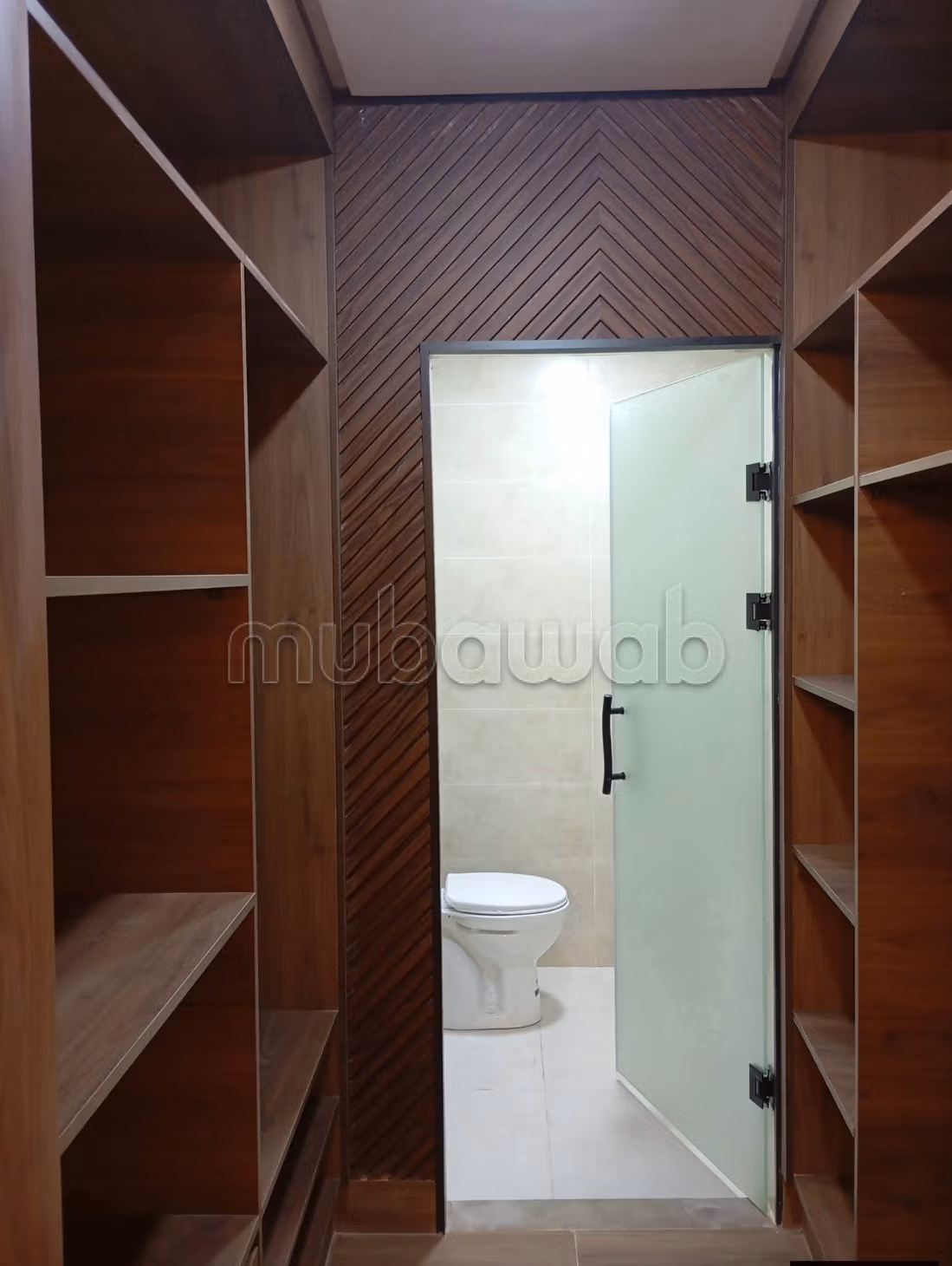 Appartement à l'achat à Hamria. 
10 pièces. Porte blindée, sécurité