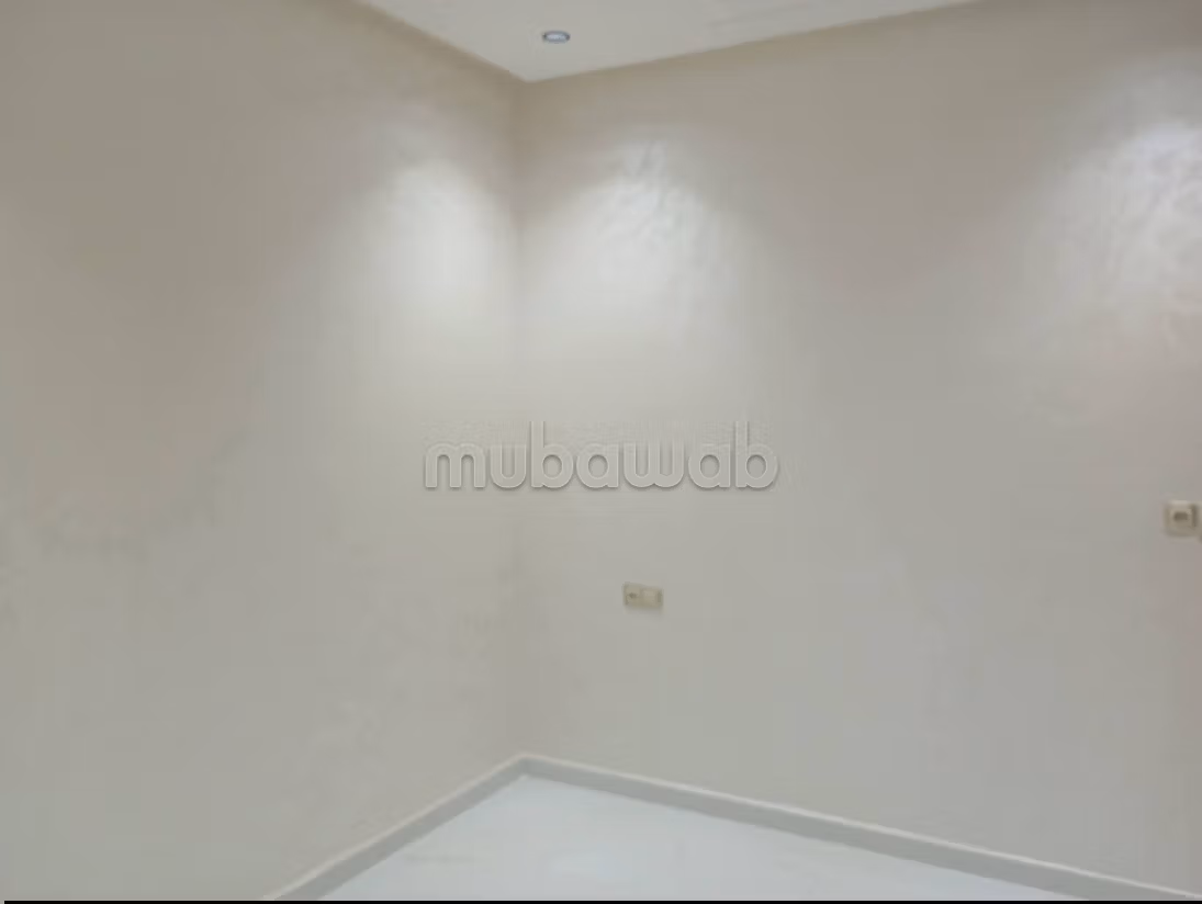 Sell apartment in Hamria. 10 comfortable rooms. Caretaker available
