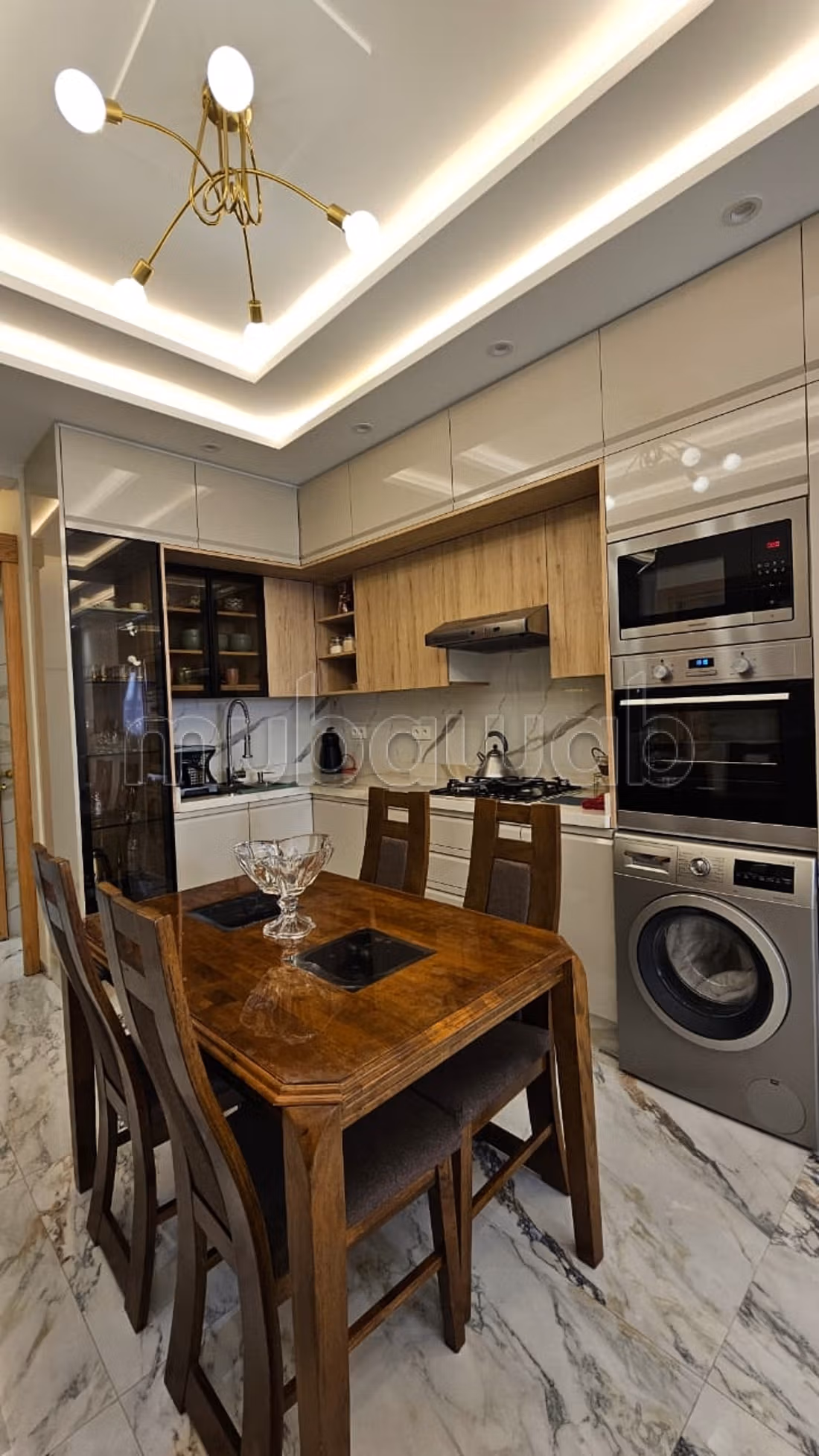 Very nice apartment for rent in Centre ville. 2 rooms. Cellar