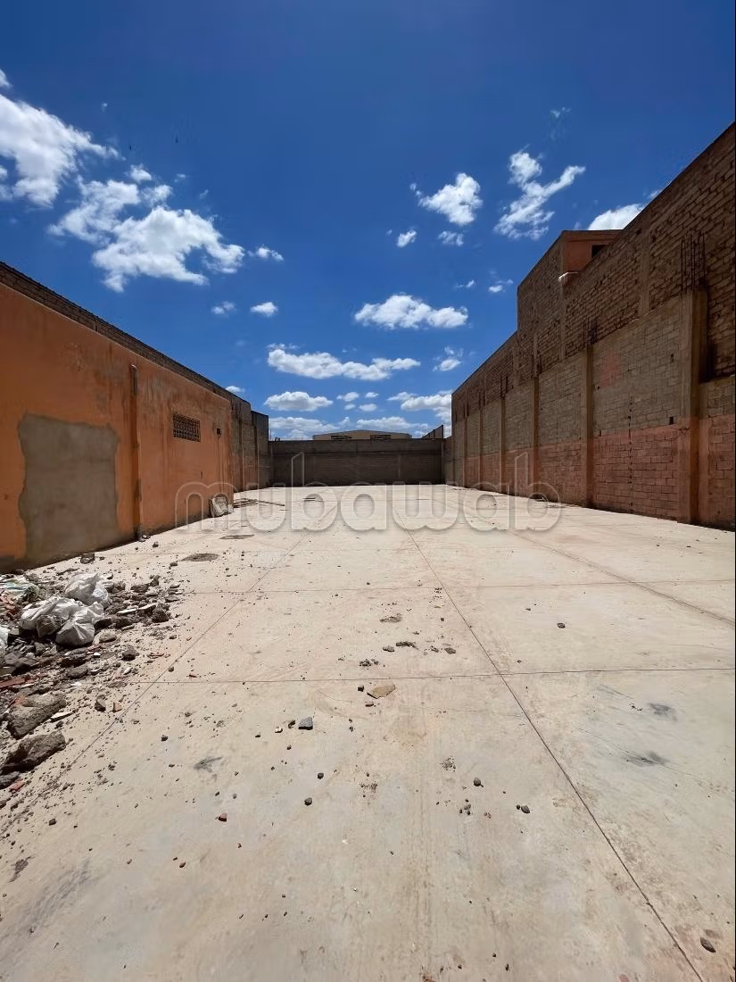 Hangar 800 m² à louer — emplacement stratégique pour votre a... - Vedere 2