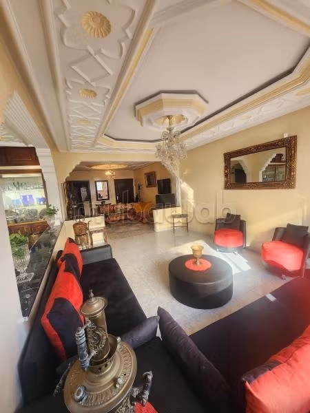 Zonnig appartement met dubbele woonkamer en groot