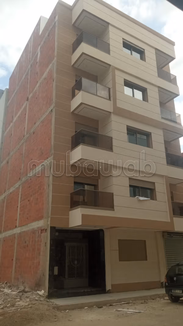 Appartement en vente à Kouilma. Superficie 94 m². Ascenseur et terrasse