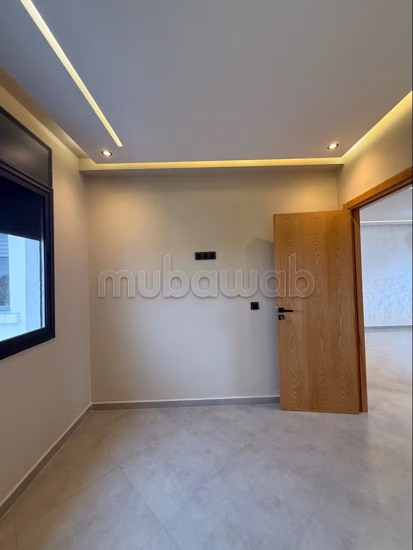 Apartment for sale. Large area 57 m². Fully equipped kitchen