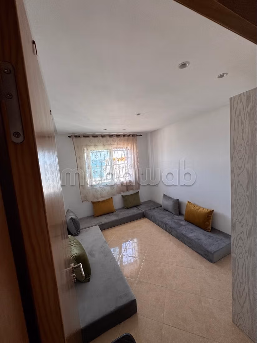 Appartement à vendre à Oued Laou. 2 chambres agréables. Environnement calme avec vue sur la mer et double vitrage