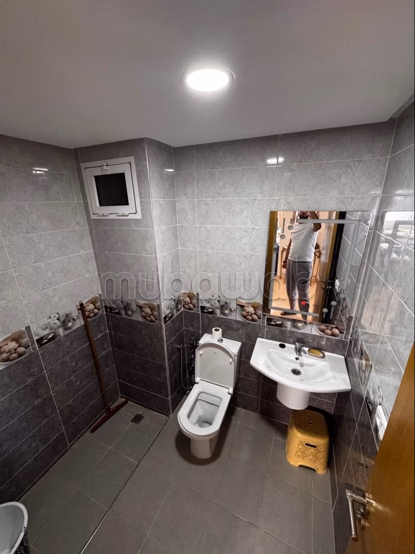 Appartement à vendre à Oued Laou. 2 chambres agréables. Environnement calme avec vue sur la mer et double vitrage