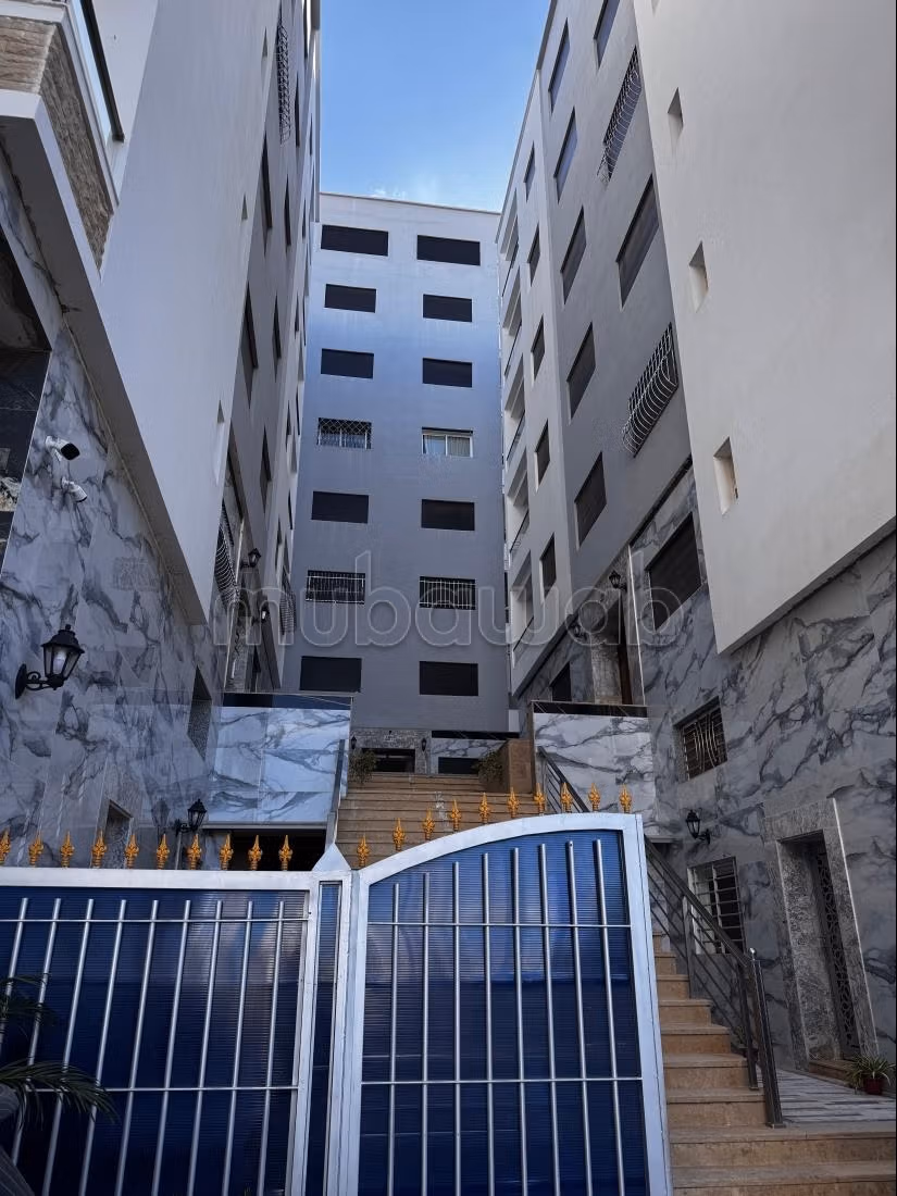 Appartement à vendre à Oued Laou. 2 chambres agréables. Environnement calme avec vue sur la mer et double vitrage