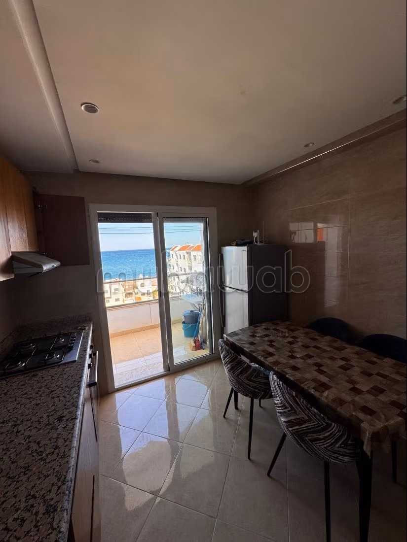 Appartement à vendre à Oued Laou. 2 chambres agréables. Environnement calme avec vue sur la mer et double vitrage