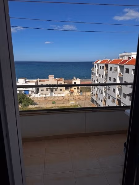 Appartement à vendre à Oued Laou. 2 chambres agréables. Environnement calme avec vue sur la mer et double vitrage