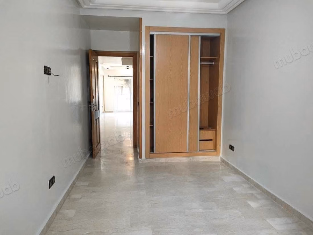 Studio vuoto a Mers Sultan TRAM 4300 dh