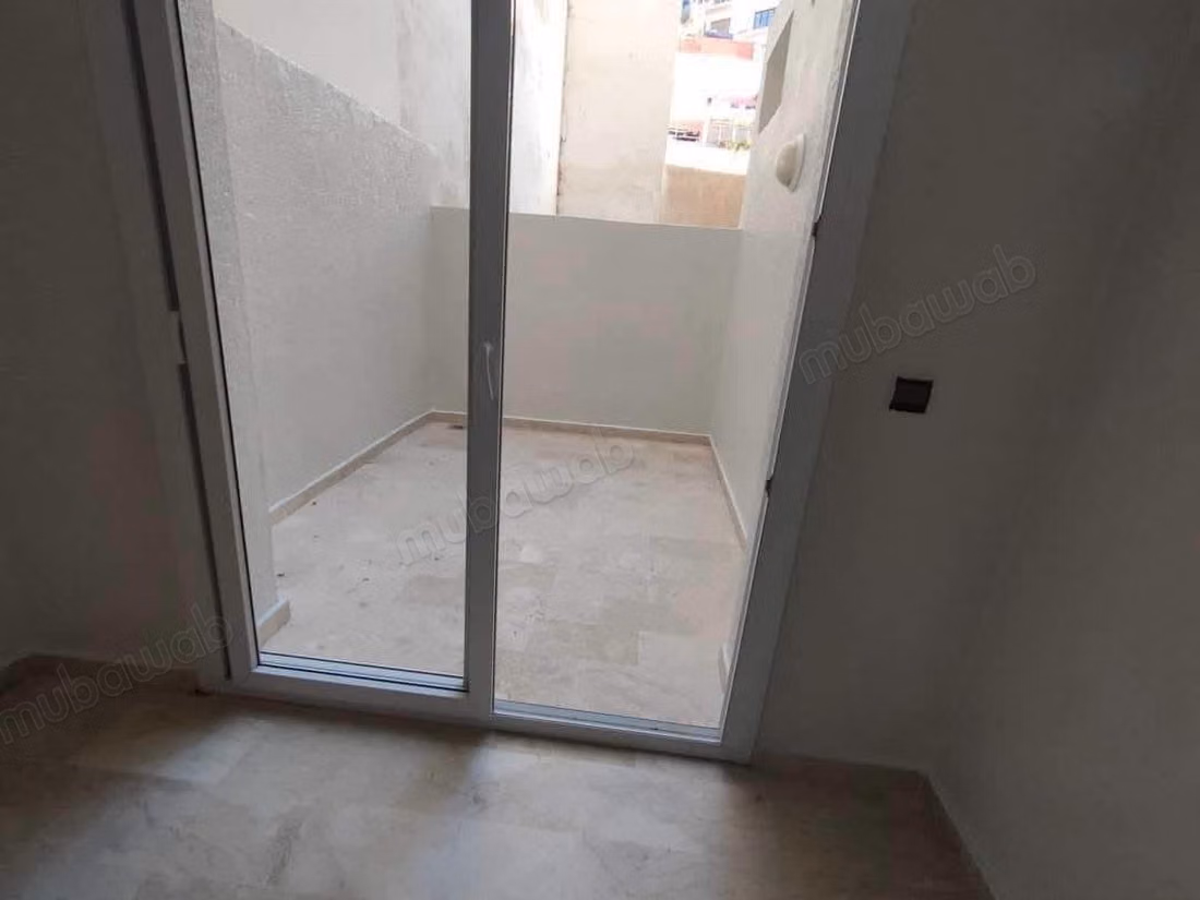 Studio vuoto a Mers Sultan TRAM 4300 dh