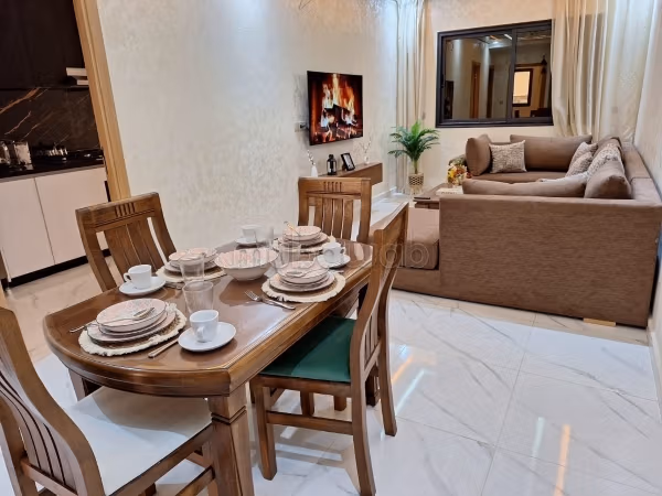 Location d'un appartement à Ennajd. 
2 chambres. 
Cuisine entièrement équipée