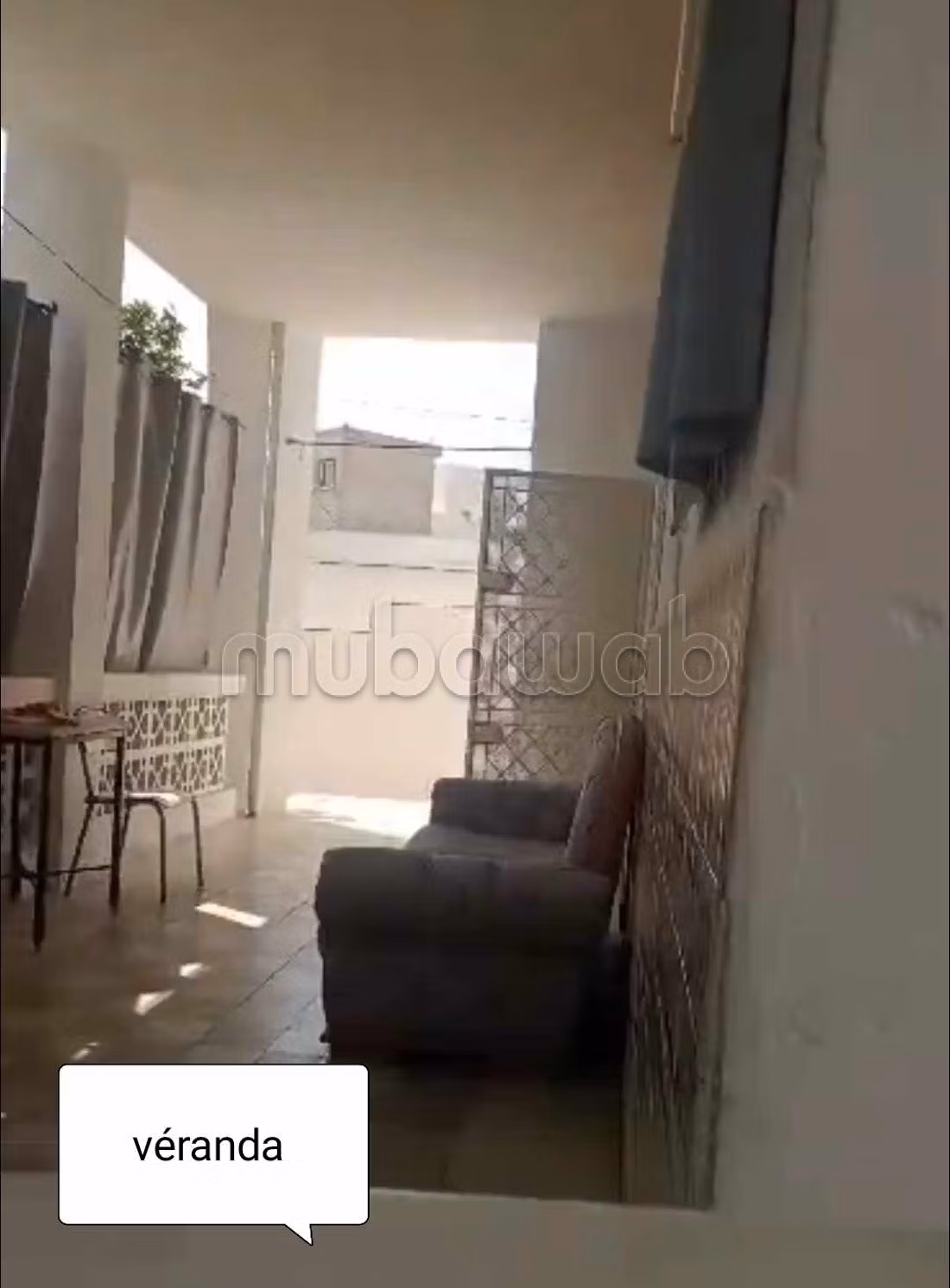 Villa avec deux appartements, studio et jardin