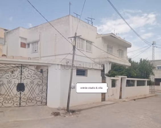 Fabulous house for sale in Le Bardo. 12 comfortable rooms. Private garden, Cellar