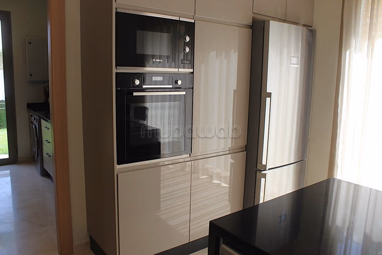 Bella villa minimalista in affitto