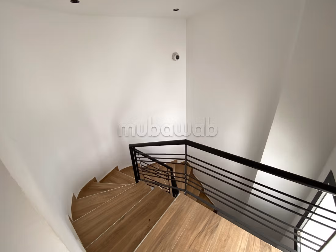 Locale commerciale in affitto a Harhoura. Superficie totale 220 m²