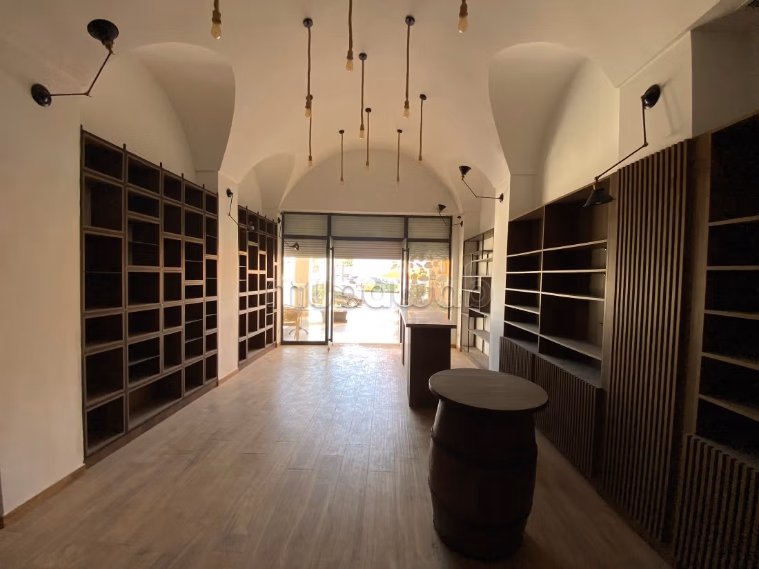 Locale commerciale in affitto a Harhoura. Superficie totale 220 m²