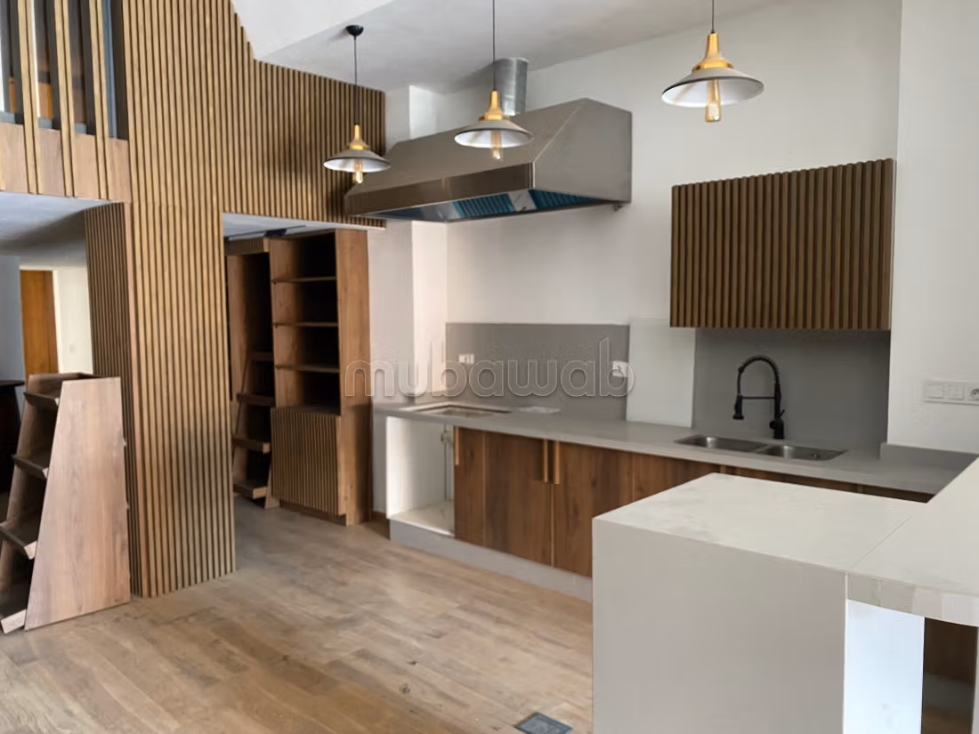 Locale commerciale in affitto a Harhoura. Superficie totale 220 m²