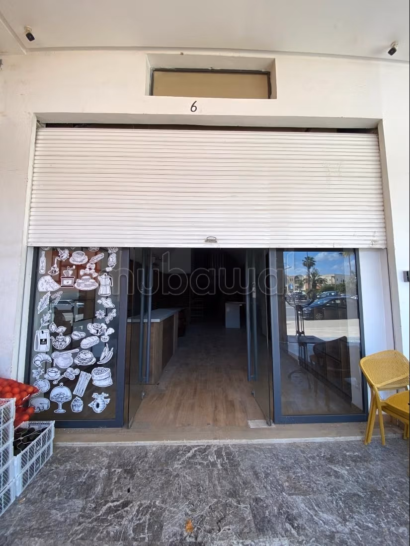 Locale commerciale in affitto a Harhoura. Superficie totale 220 m²