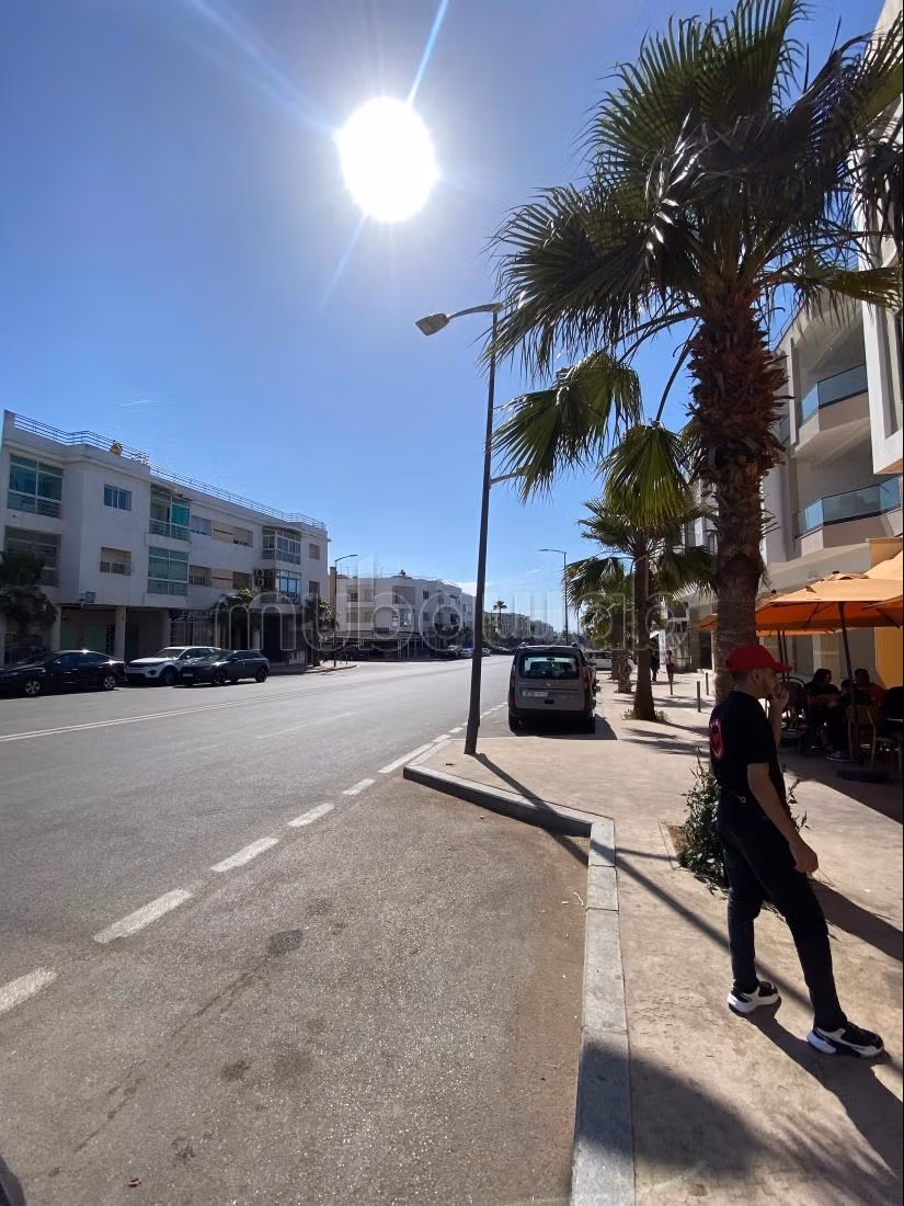 Locale commerciale in affitto a Harhoura. Superficie totale 220 m²