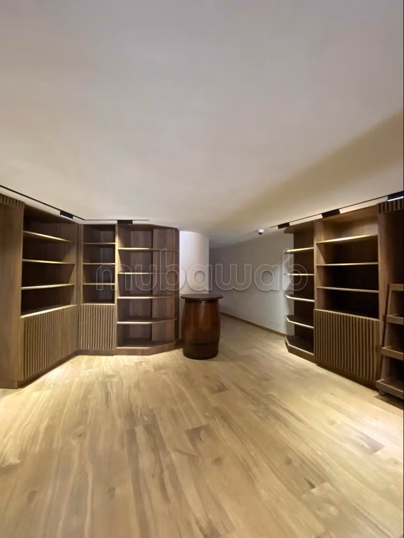 Locale commerciale in affitto a Harhoura. Superficie totale 220 m²