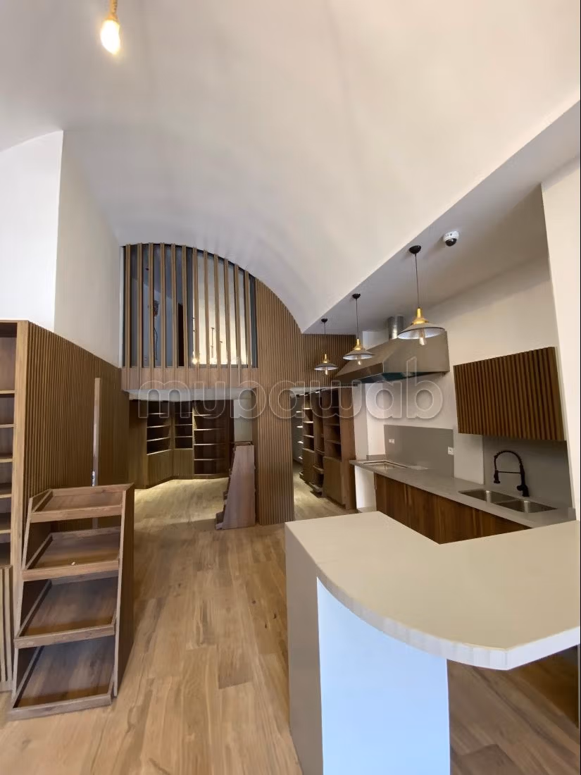 Locale commerciale in affitto a Harhoura. Superficie totale 220 m²