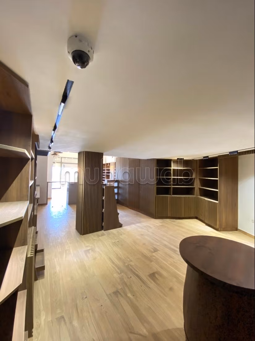 Locale commerciale in affitto a Harhoura. Superficie totale 220 m²