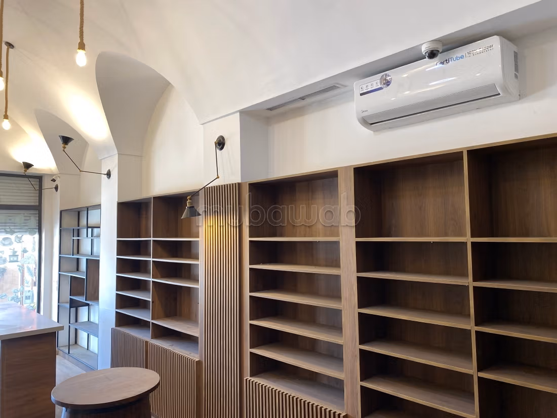 Locale commerciale in affitto a Harhoura. Superficie totale 220 m²