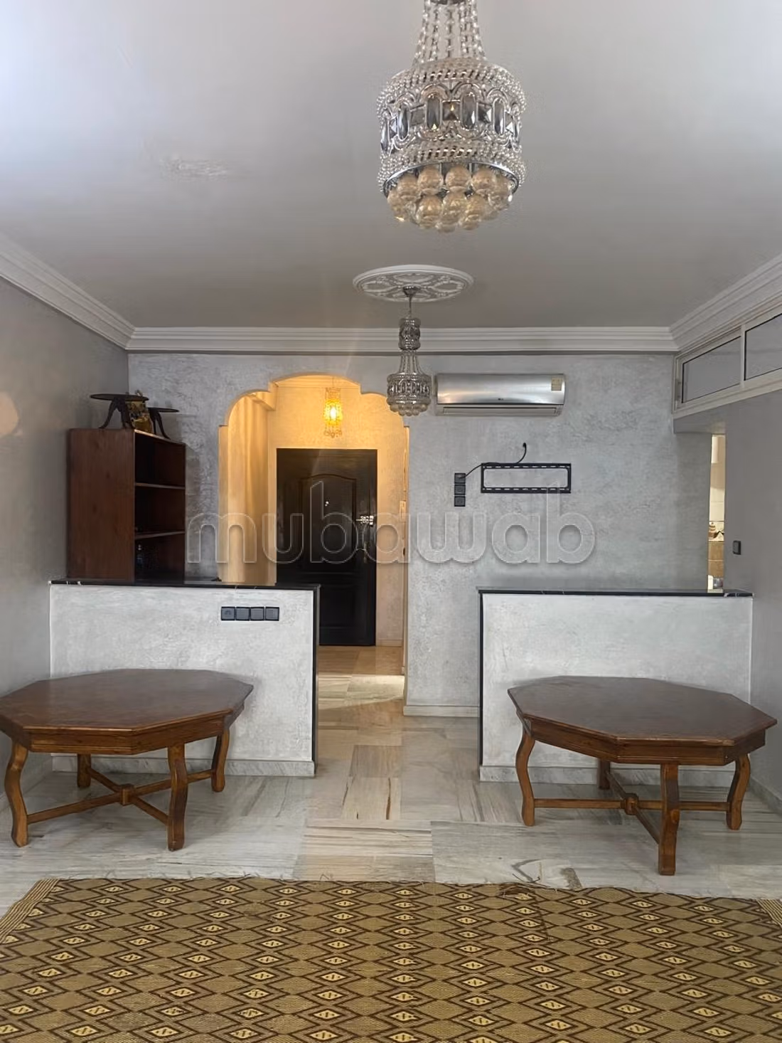 Vend appartement à Cité Adrar. 2 pièces confortables. Prestation de conciergerie, belle Piscine — 2