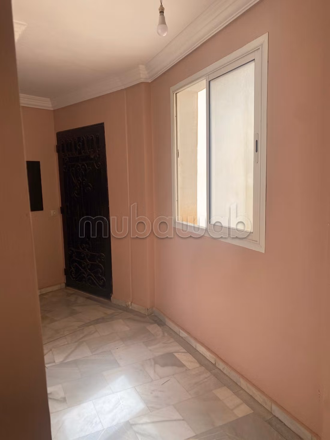 Vend appartement à Cité Adrar. 2 pièces confortables. Prestation de conciergerie, belle Piscine — 6