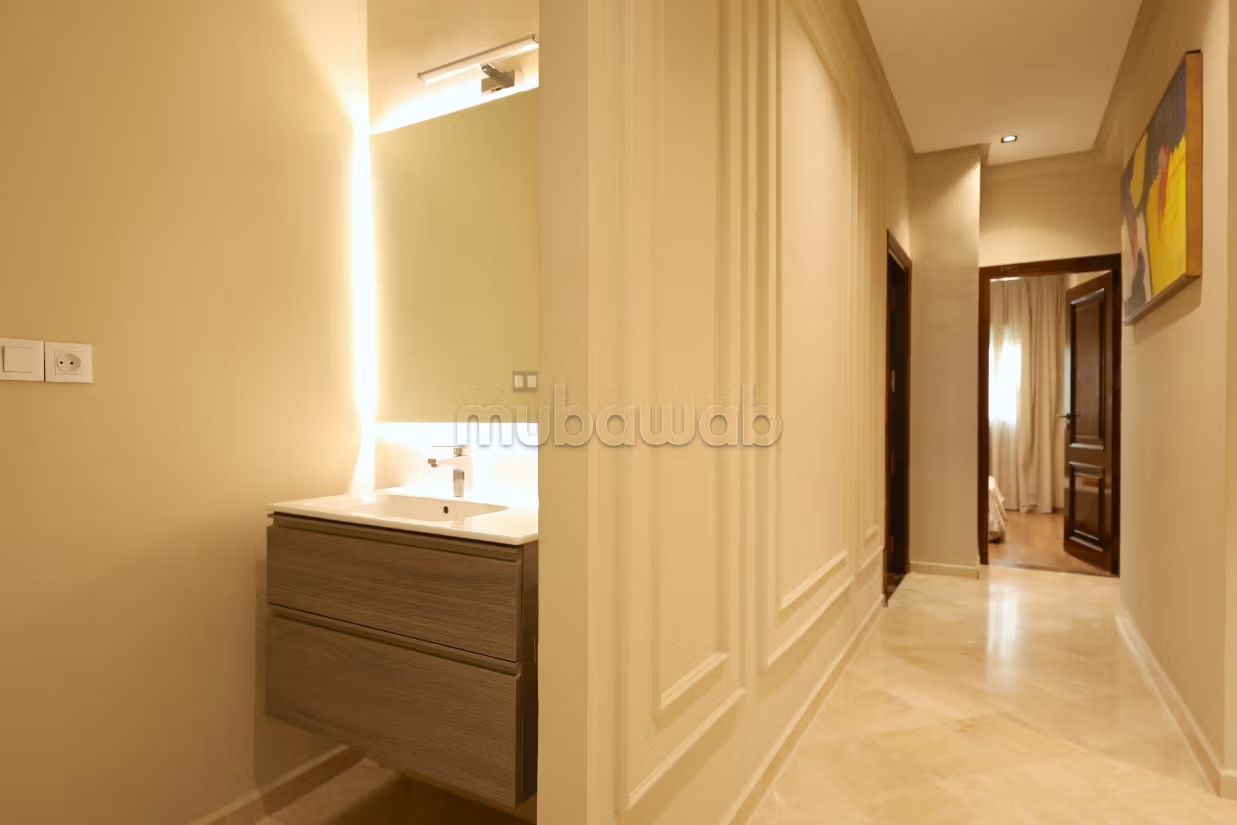 Apartment for rent in Centre. Surface area 140 m². Satellite dish, secured residence