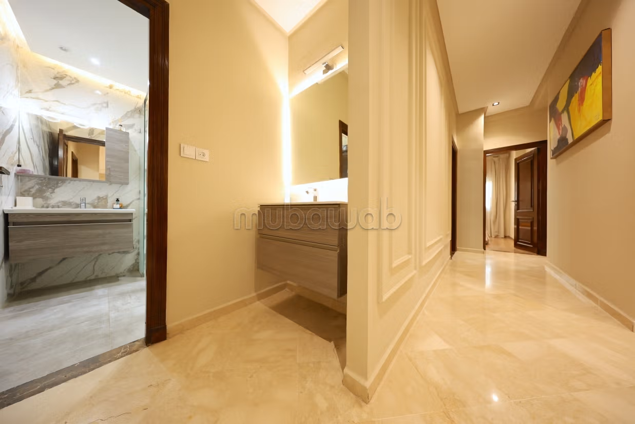 Apartment for rent in Centre. Surface area 140 m². Satellite dish, secured residence