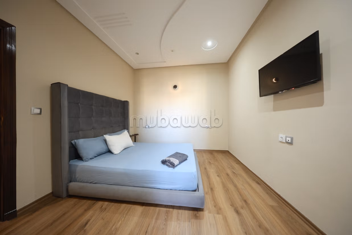 Apartment for rent in Centre. Surface area 140 m². Satellite dish, secured residence