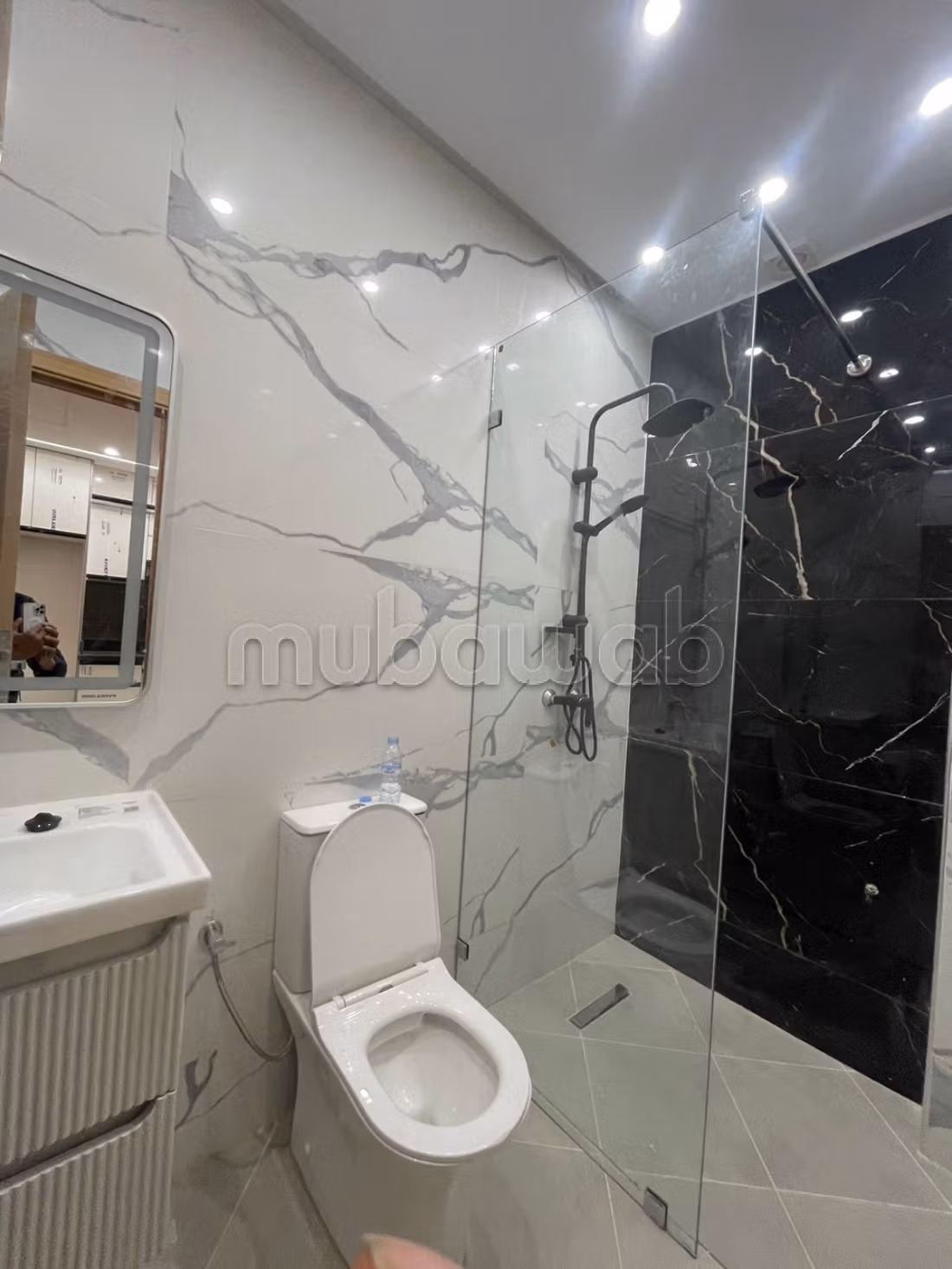 Apartment to purchase. 2 beautiful rooms. Satellite dish system and Moroccan living room
