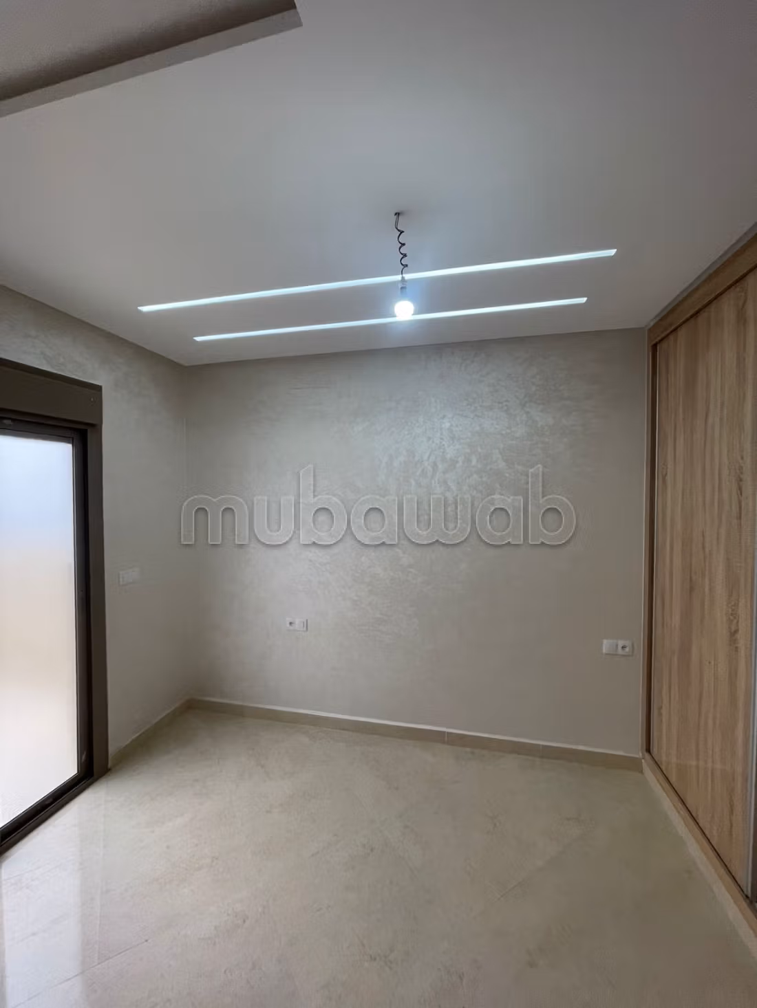 Apartment to purchase. 2 beautiful rooms. Satellite dish system and Moroccan living room
