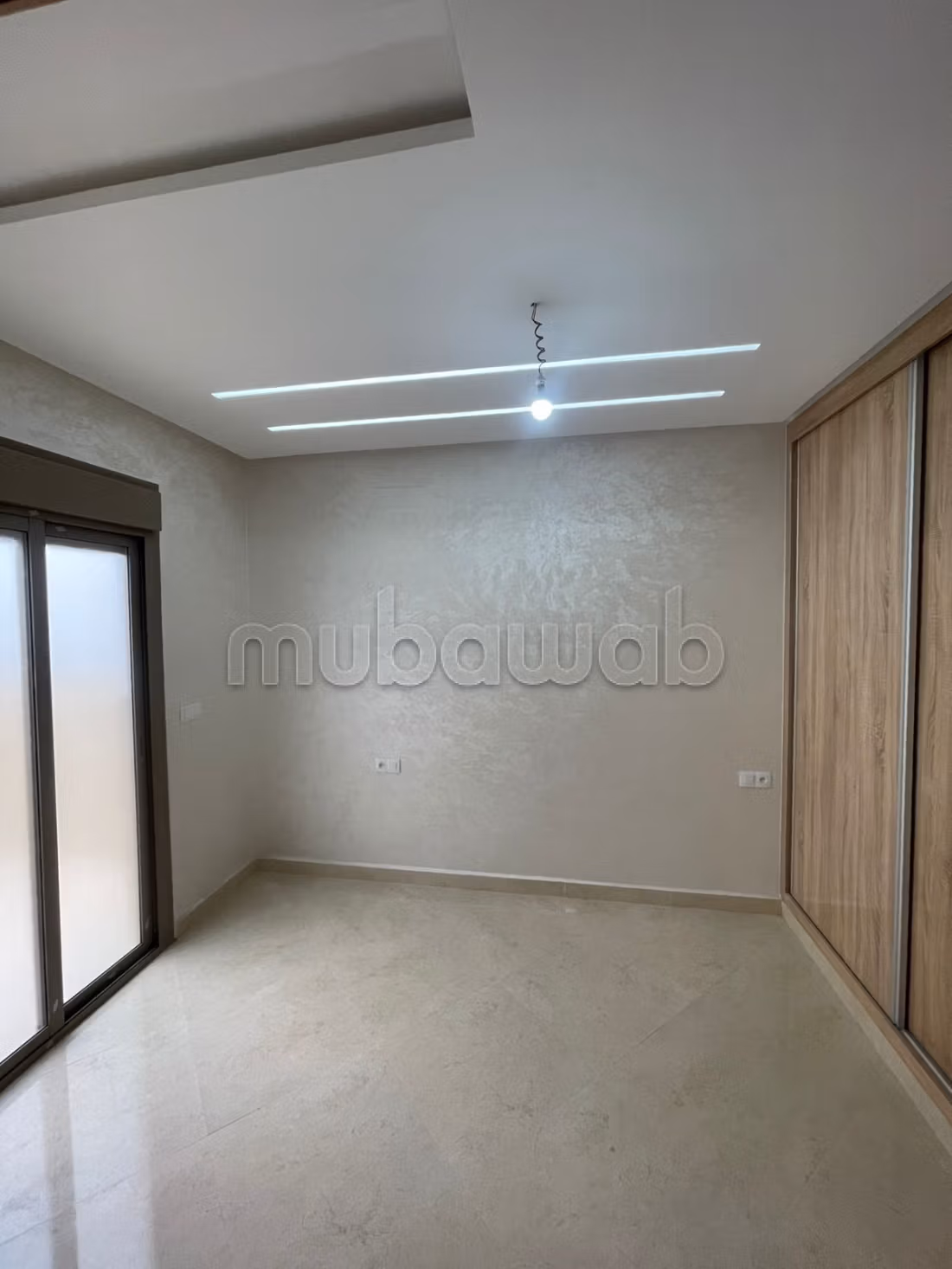 Apartment to purchase. 2 beautiful rooms. Satellite dish system and Moroccan living room