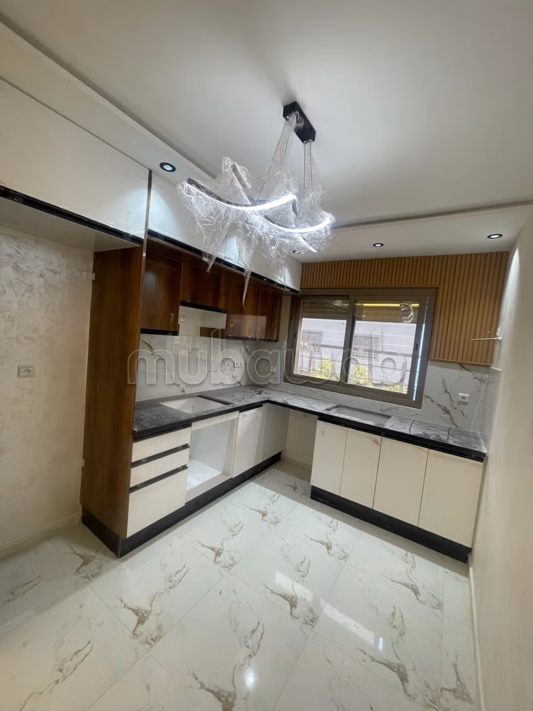 Apartment to purchase. 2 beautiful rooms. Satellite dish system and Moroccan living room