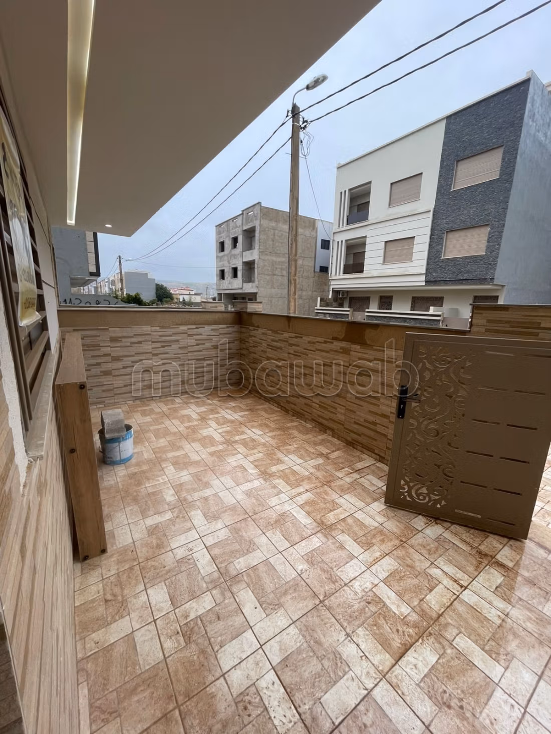 Apartment to purchase. 2 beautiful rooms. Satellite dish system and Moroccan living room