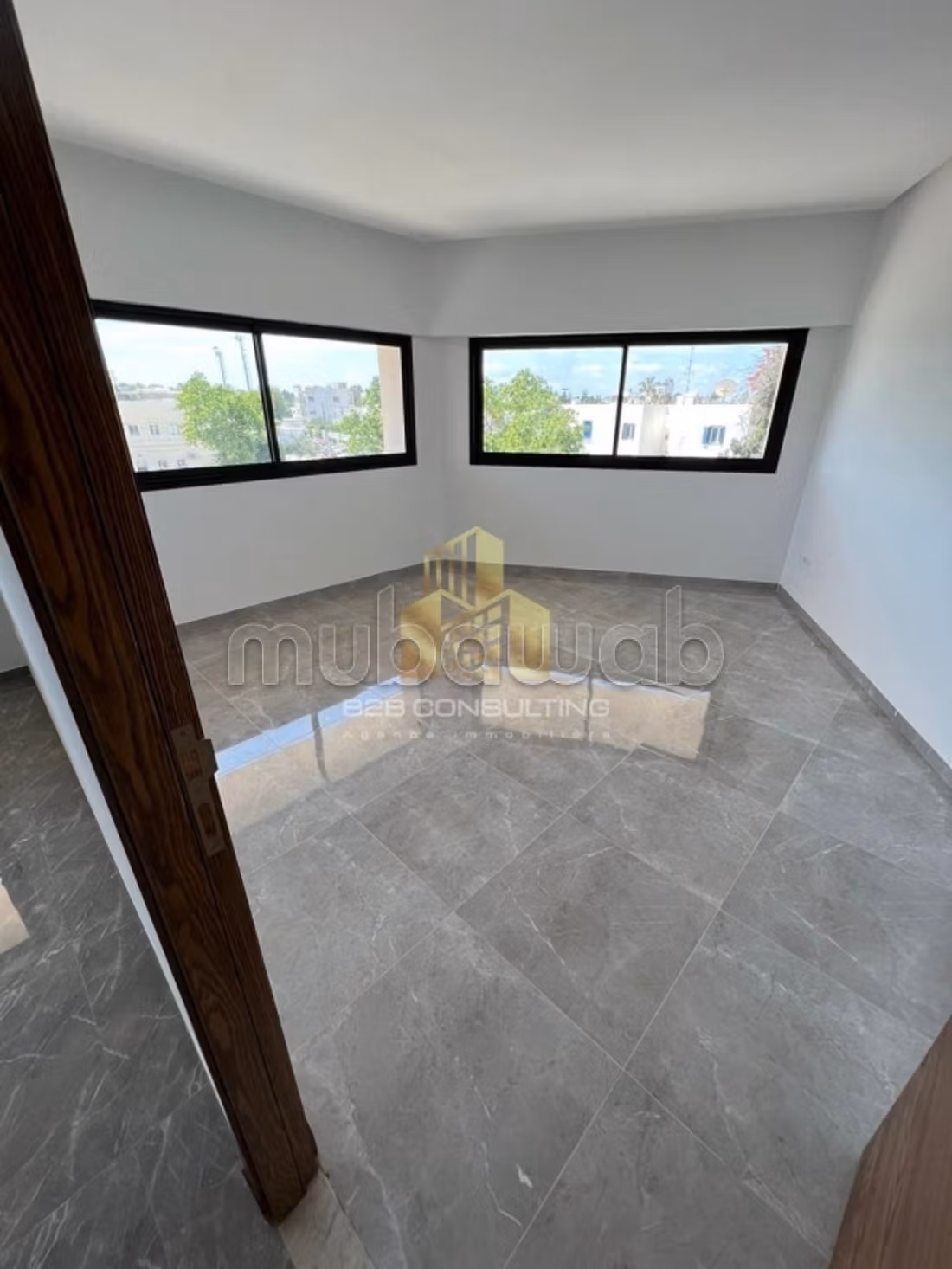 A louer un bureau hall2 a la marsa