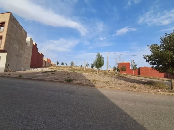 Vente de terrain Villa Centre ville.
Superficie 326 m²