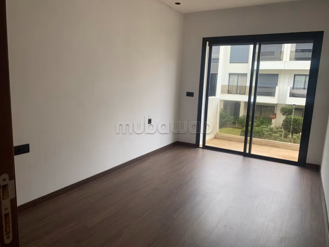 Louez cet appartement à Ville Verte. 
2 chambres. 
Double vitrage et chauffage central — 2