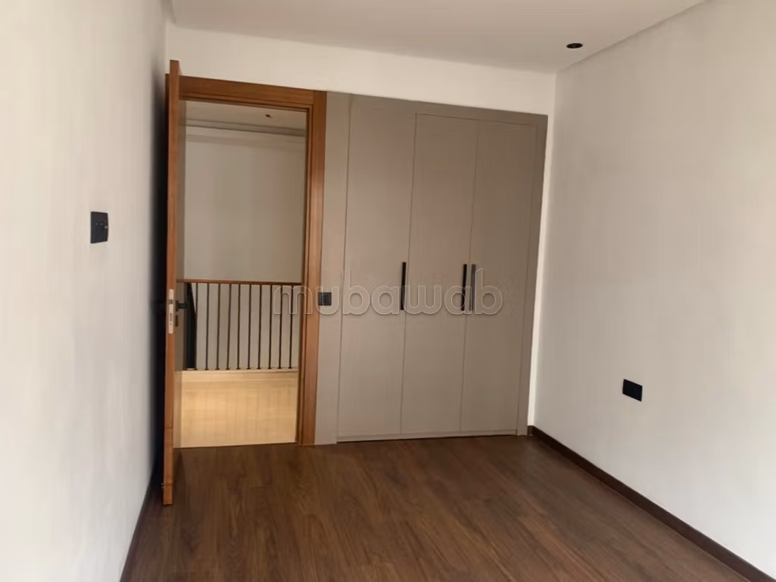 Louez cet appartement à Ville Verte. 
2 chambres. 
Double vitrage et chauffage central — 4