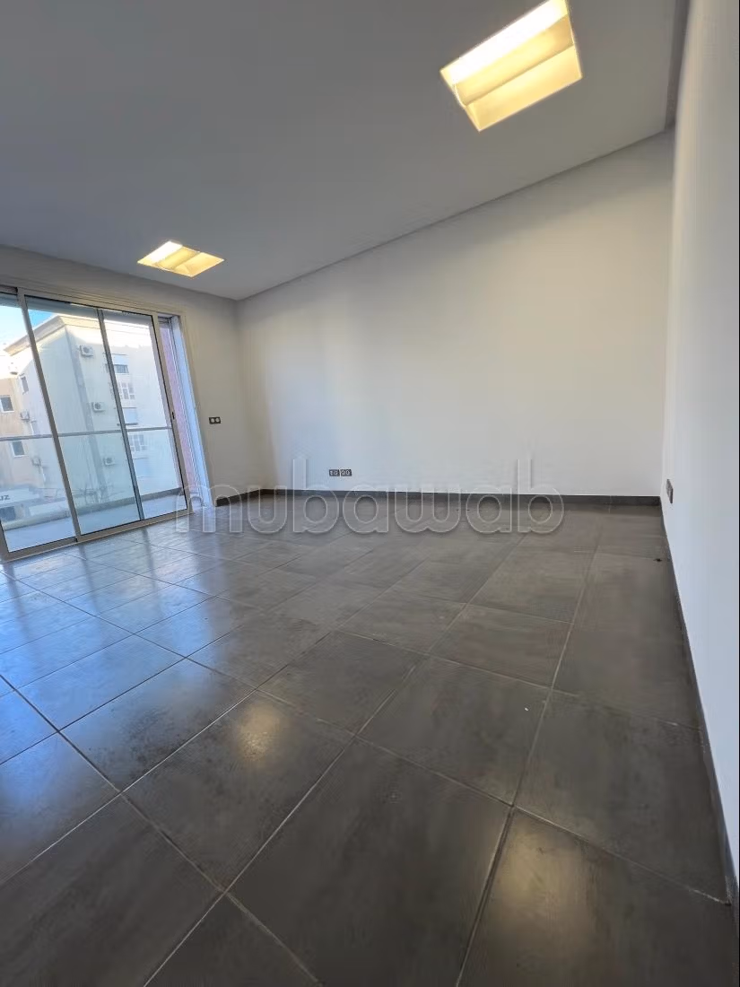 A louer Etage bureautique composé de 3bureaux LAC2