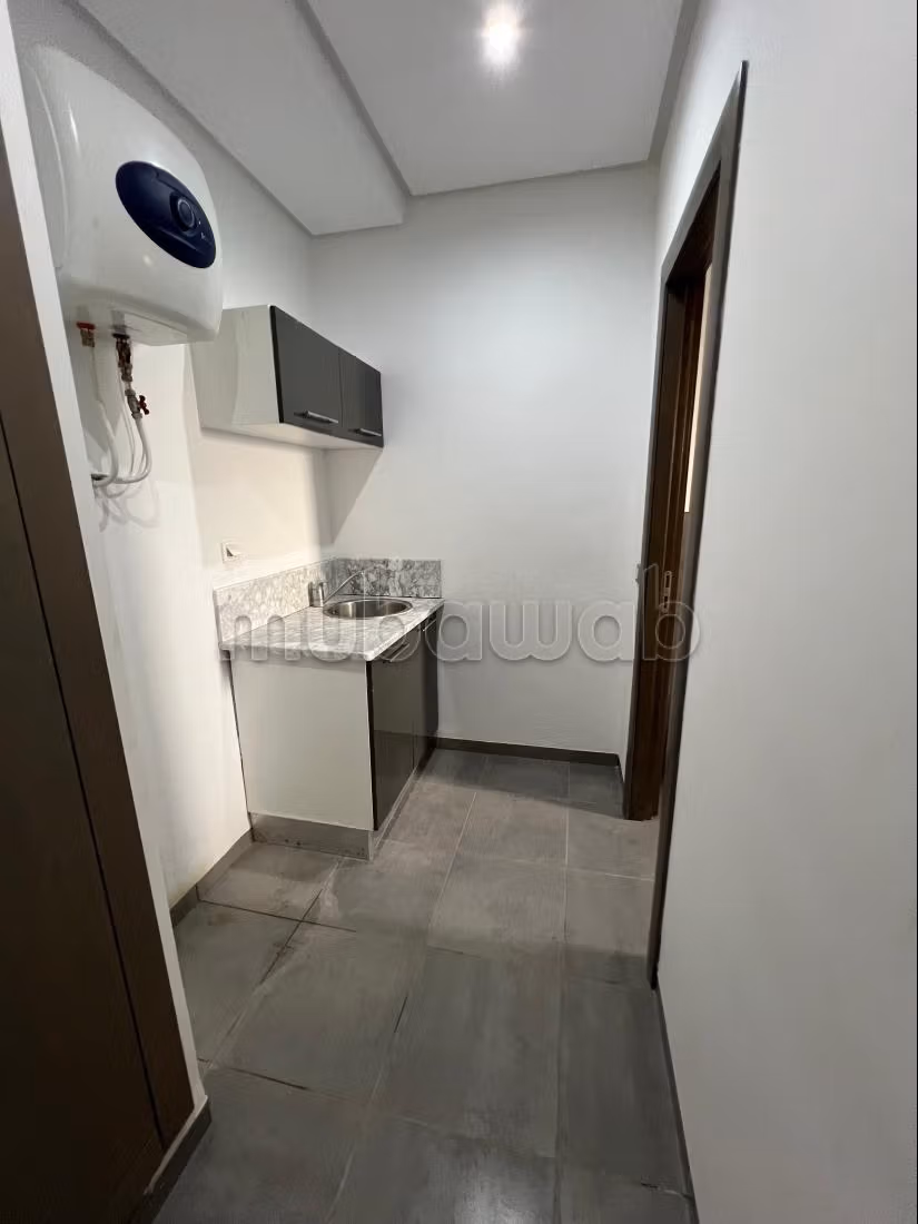 A louer Etage bureautique composé de 3bureaux LAC2