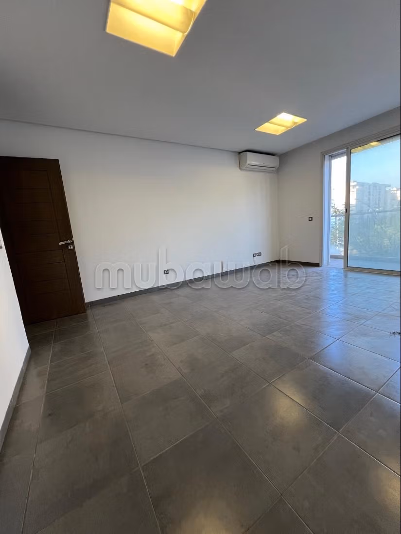 A louer Etage bureautique composé de 3bureaux LAC2