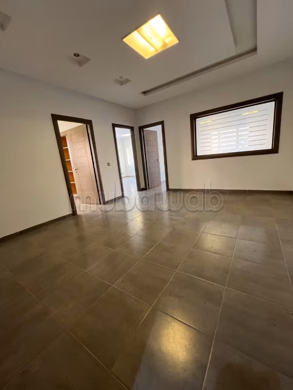 A louer Etage bureautique composé de 3bureaux LAC2